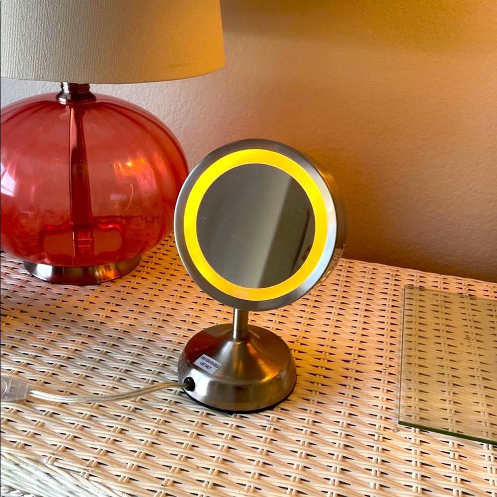 Conair lighted mirror